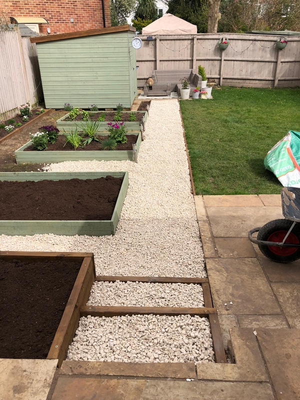 Allenwater Drive Fordingbridge Garden Cotswold gravel path and wooden raised bed installation